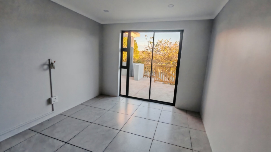 5 Bedroom Property for Sale in Fraaiuitsig Western Cape
